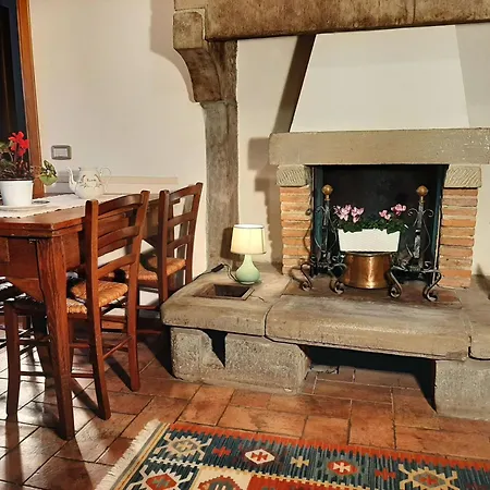 In Einem Historischen Steinhaus By Interhome アパート