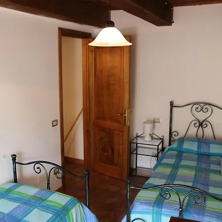 In Einem Historischen Steinhaus By Interhome