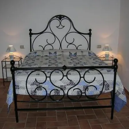 In Einem Historischen Steinhaus By Interhome